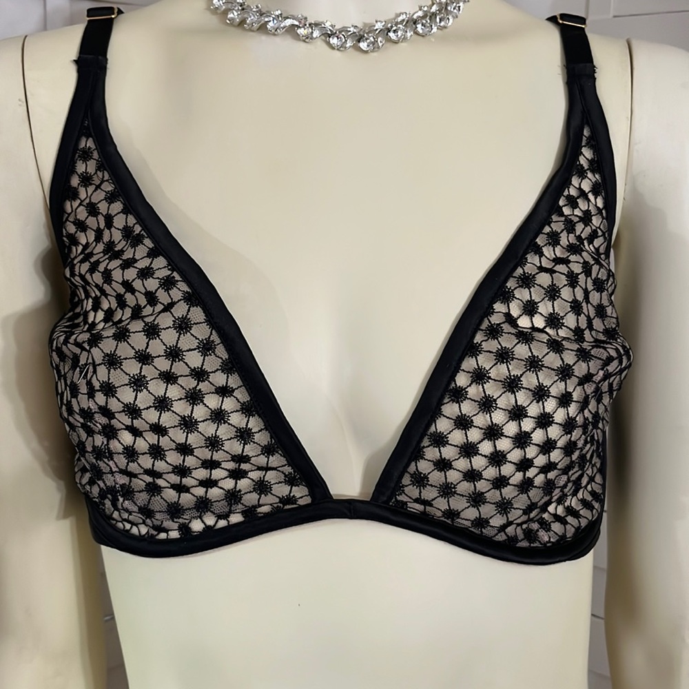 Victoria’s Secret Black LUXE Starburst Unlined Plunge Underwire bra 36DDD